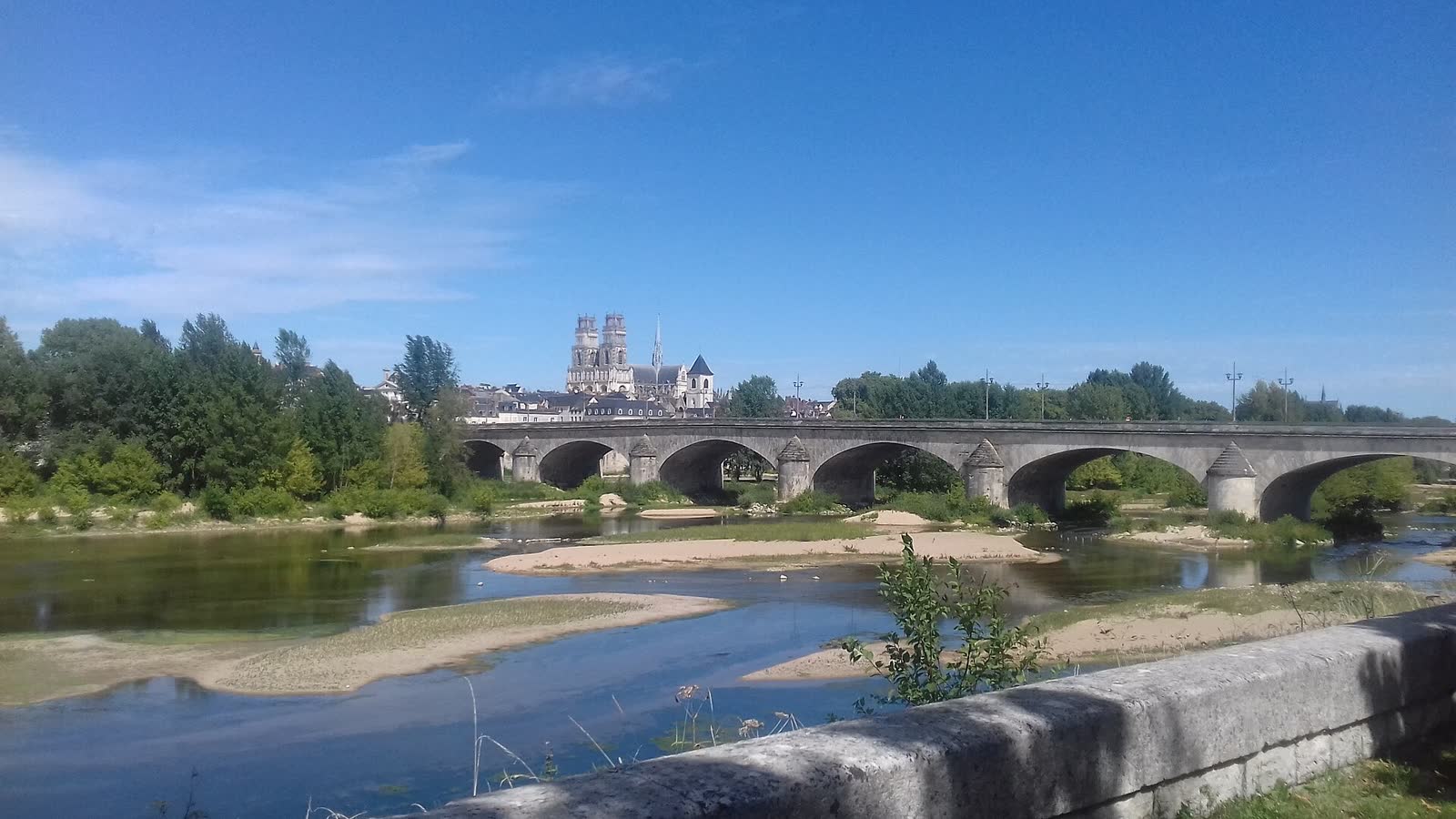 Pont Georges V & Cathédrale Sainte-Croix d'Orléans vus de la Loire